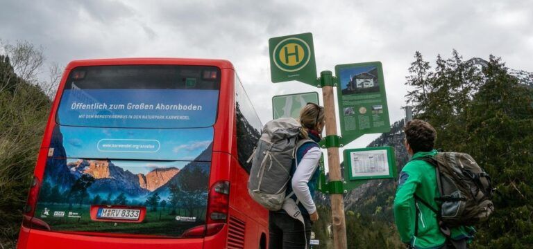 Bergsteigerbus in die Eng